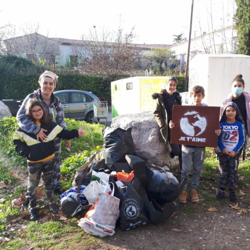 ramasser des déchets - GreenMinded - cleanwalk - fillthebottle - ramassage déchets nature plage parc ramasser des déchets - GreenMinded - cleanwalk - fillthebottle - ramassage déchets nature plage parc